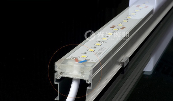 LED護(hù)欄管灌膠工藝